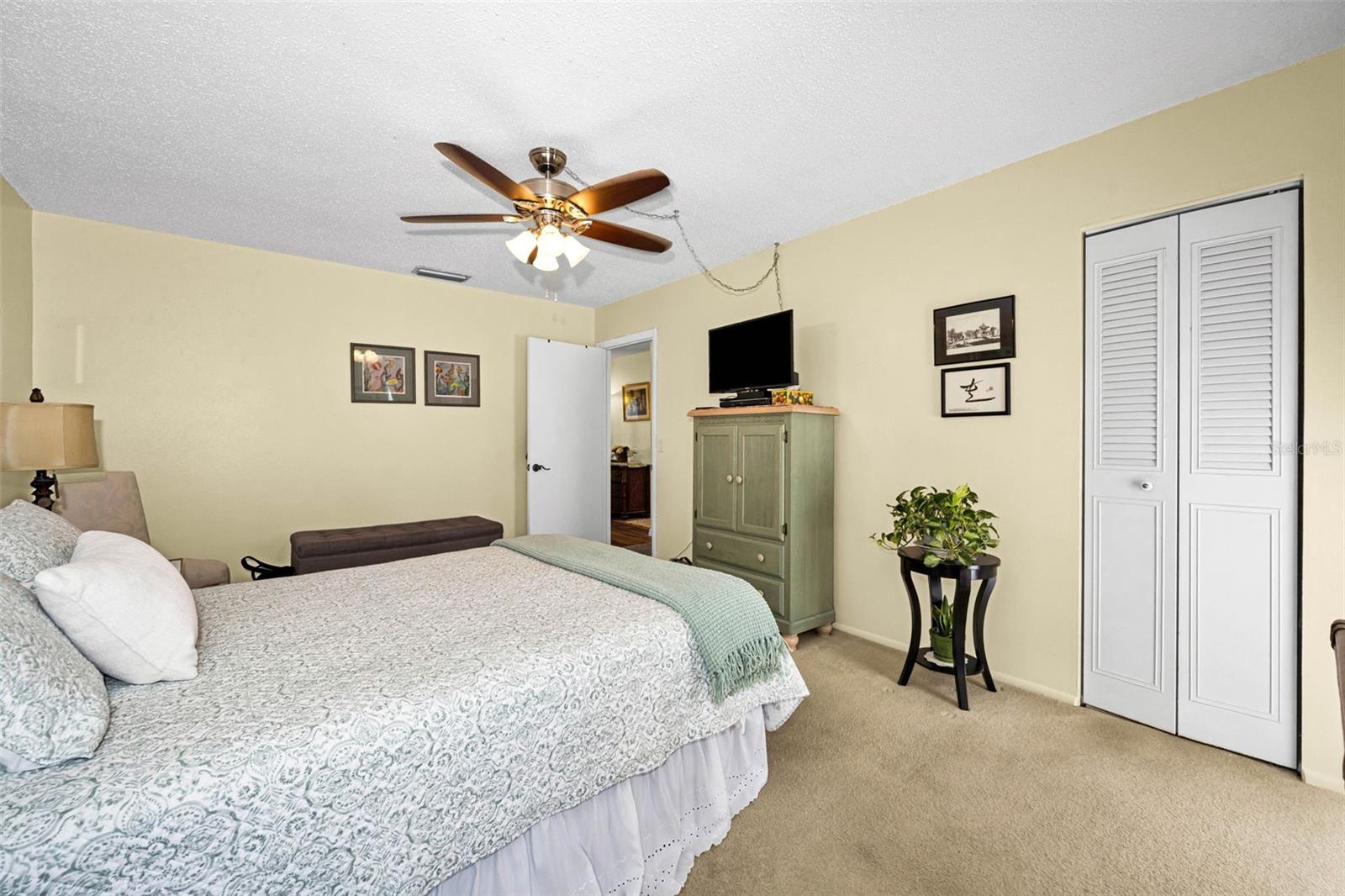 Image 21 of 44 For 219 Elmwood Circle 219