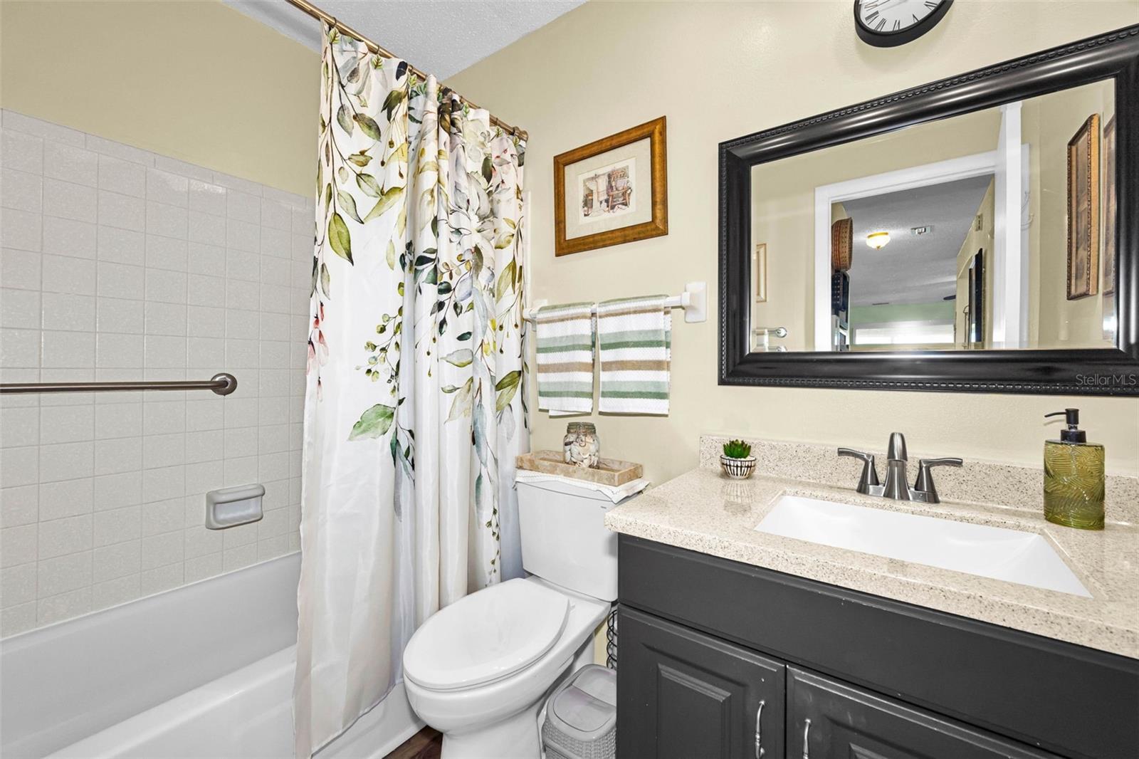 Image 23 of 44 For 219 Elmwood Circle 219