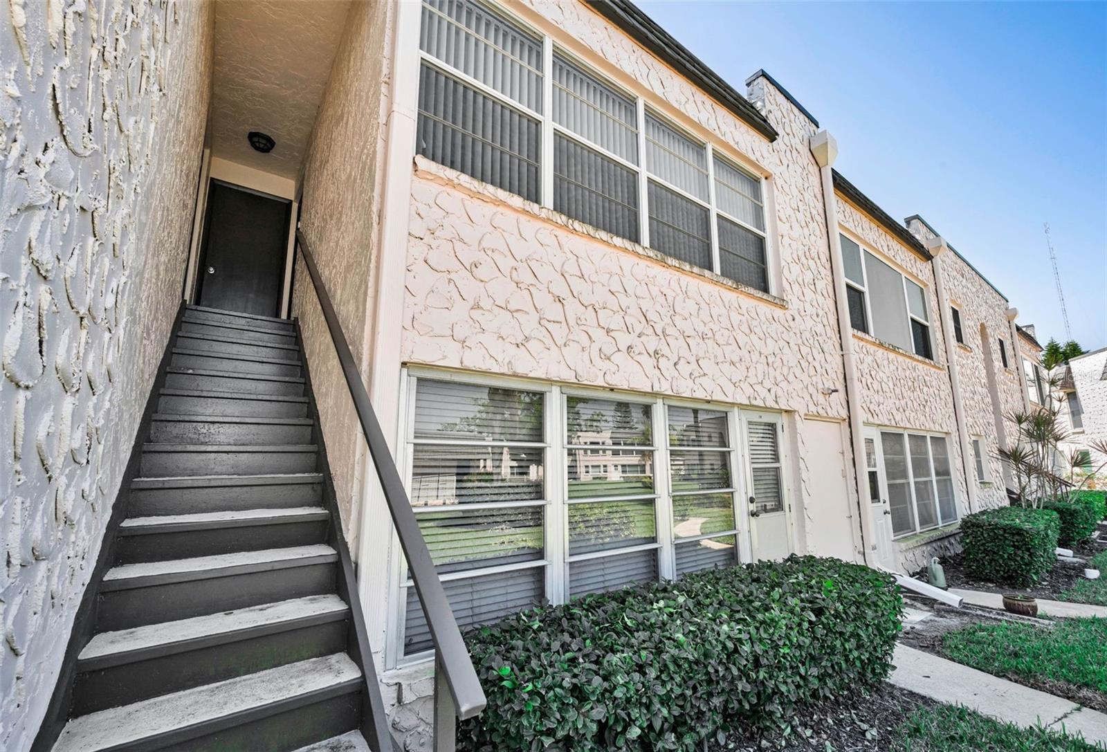 Image 28 of 44 For 219 Elmwood Circle 219