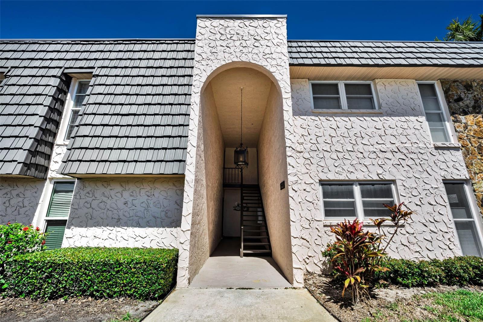 Image 3 of 44 For 219 Elmwood Circle 219