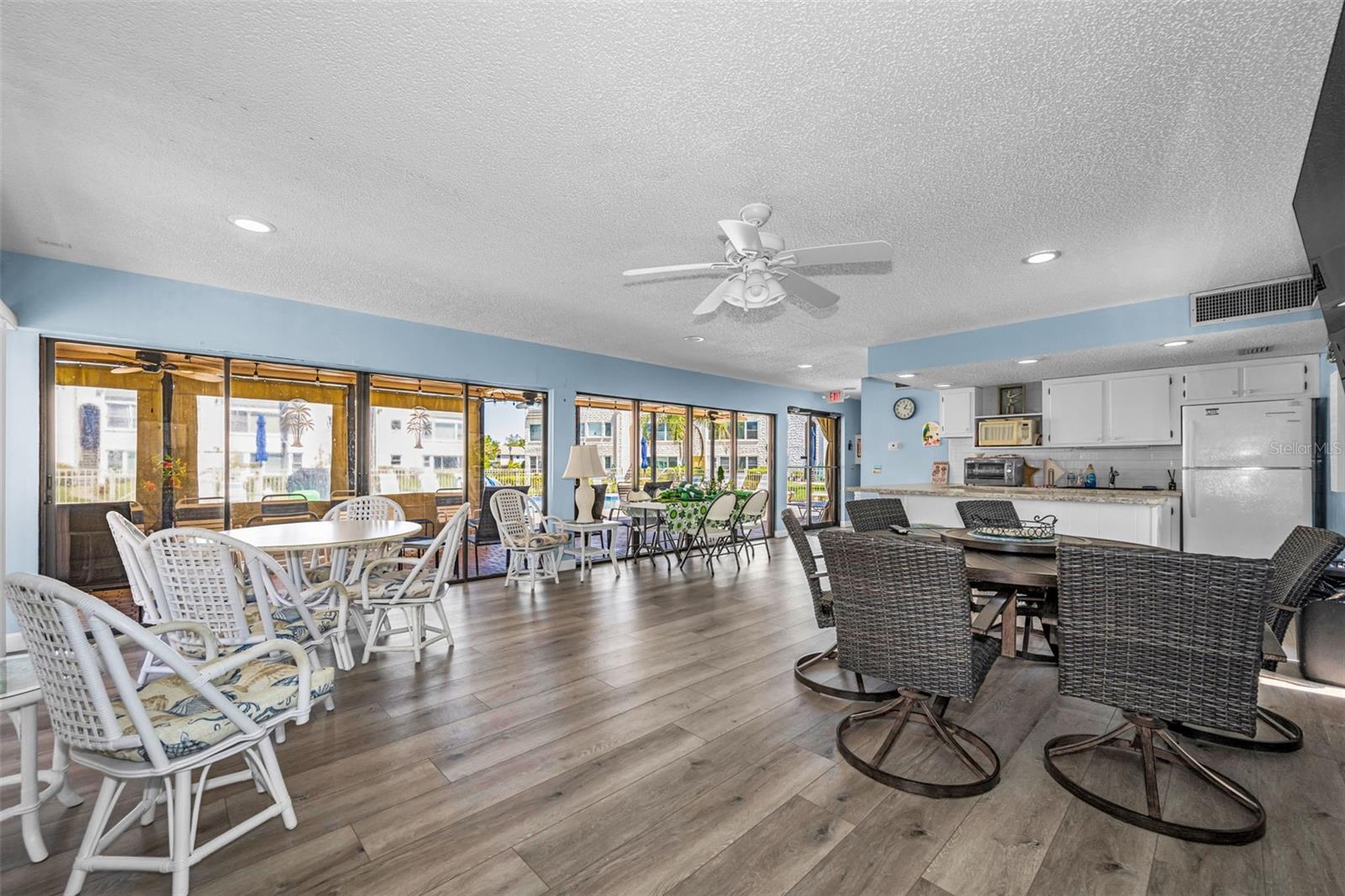 Image 33 of 44 For 219 Elmwood Circle 219