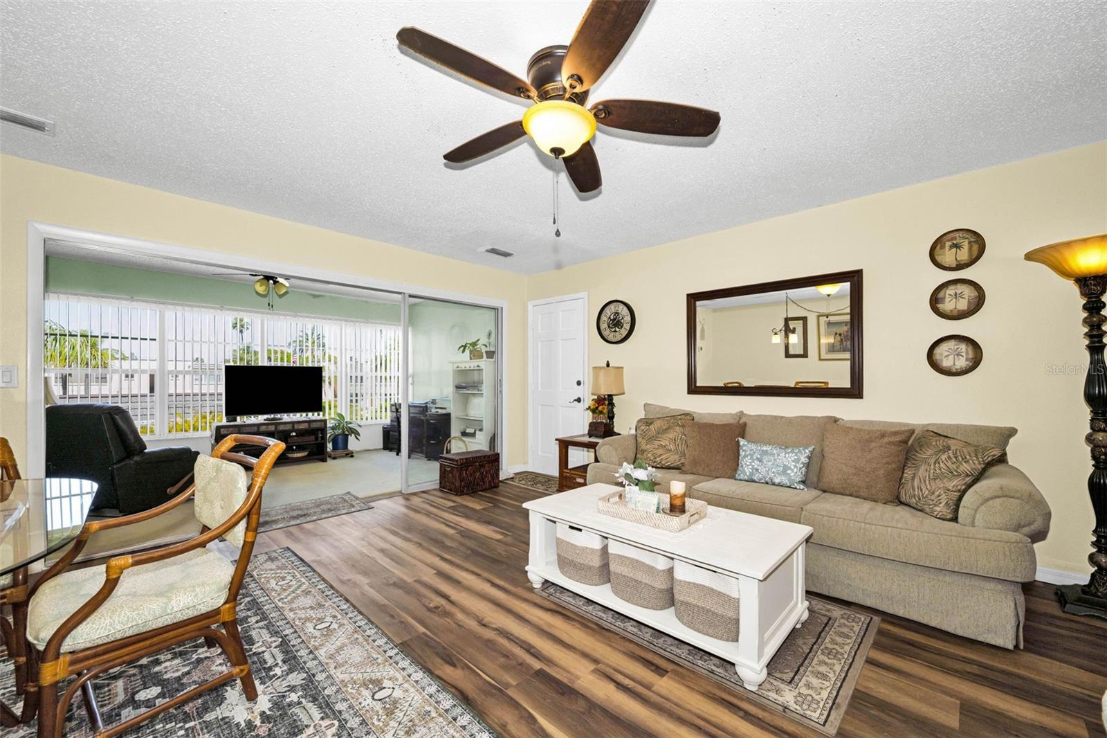 Image 8 of 44 For 219 Elmwood Circle 219