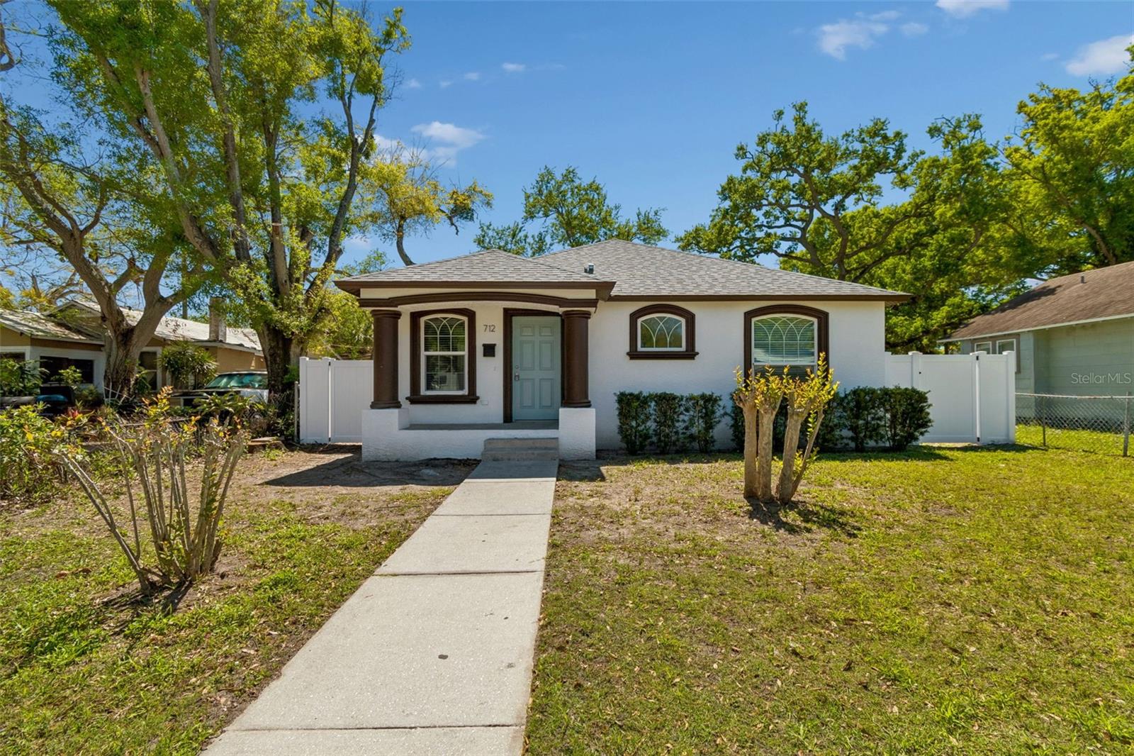 Image 2 of 74 For 712 15th Avenue S