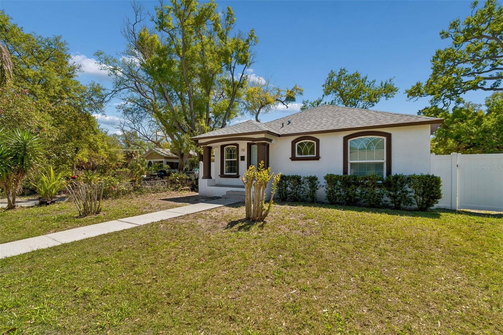 Image 3 of 74 For 712 15th Avenue S