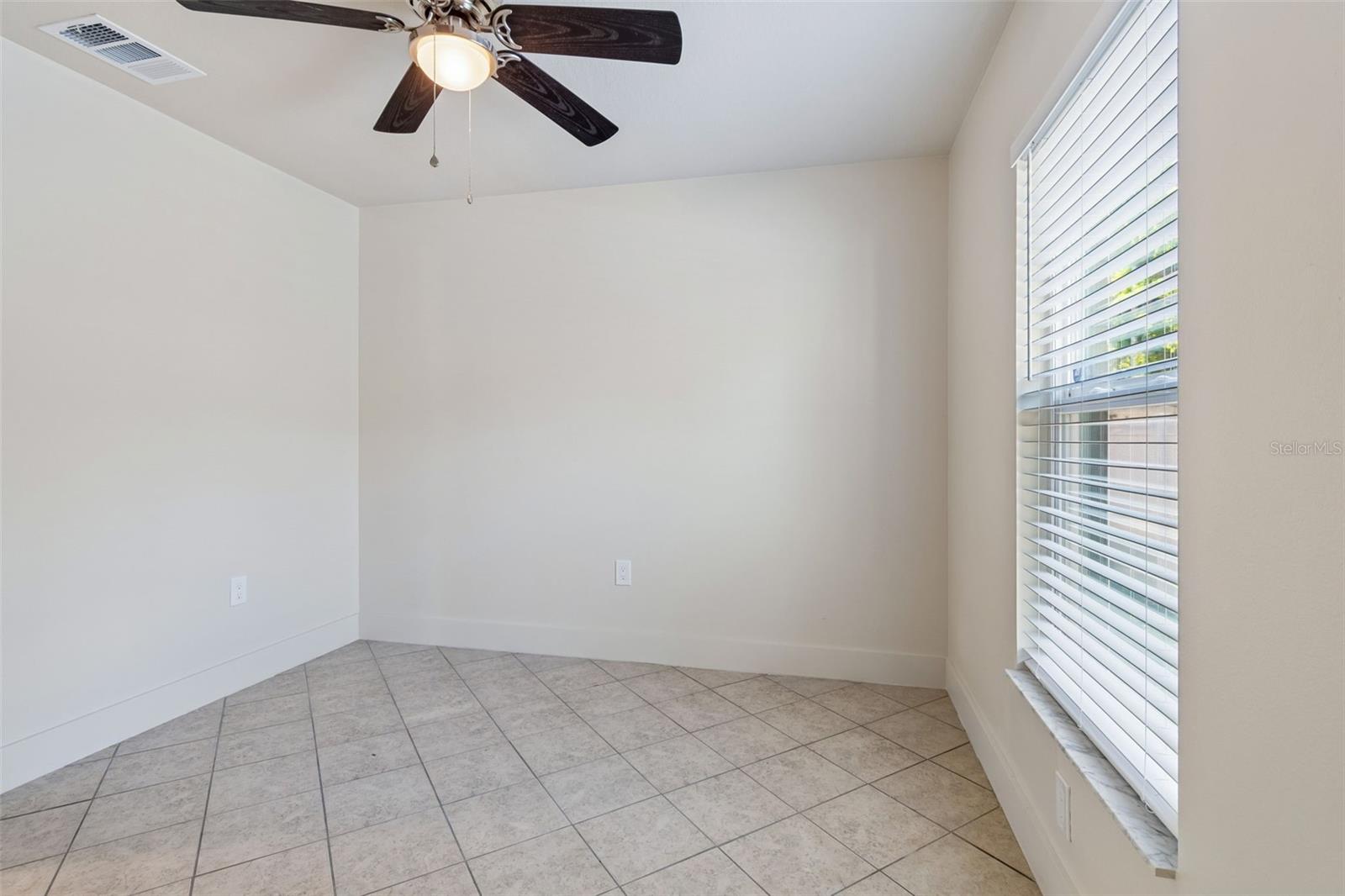 Image 31 of 74 For 712 15th Avenue S