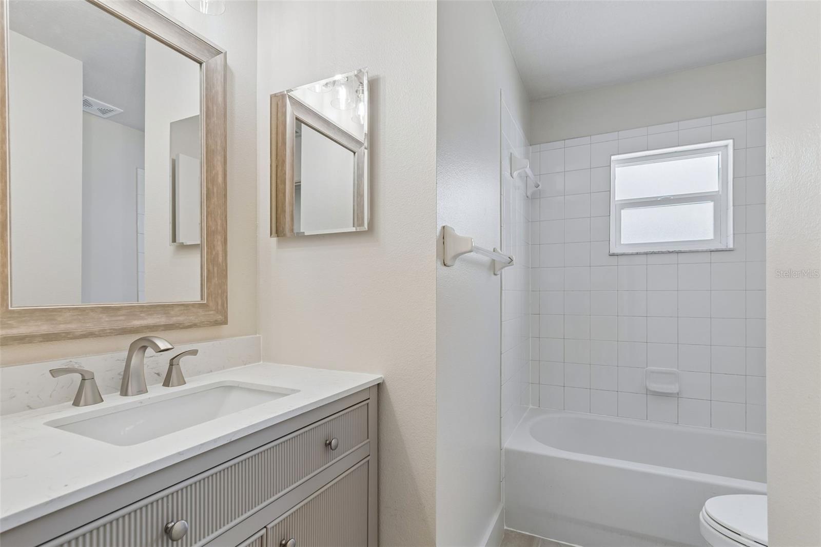 Image 33 of 74 For 712 15th Avenue S