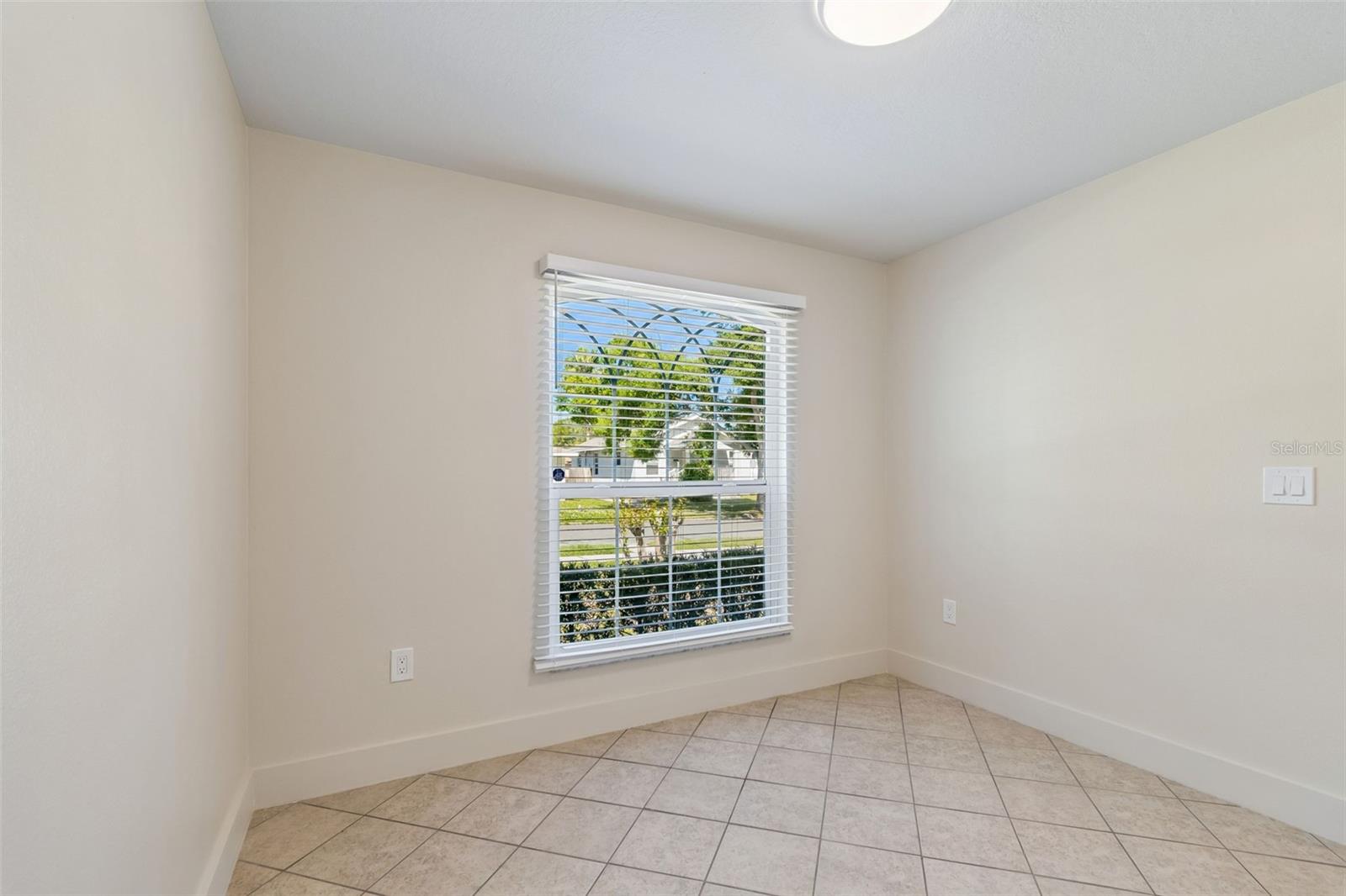 Image 37 of 74 For 712 15th Avenue S