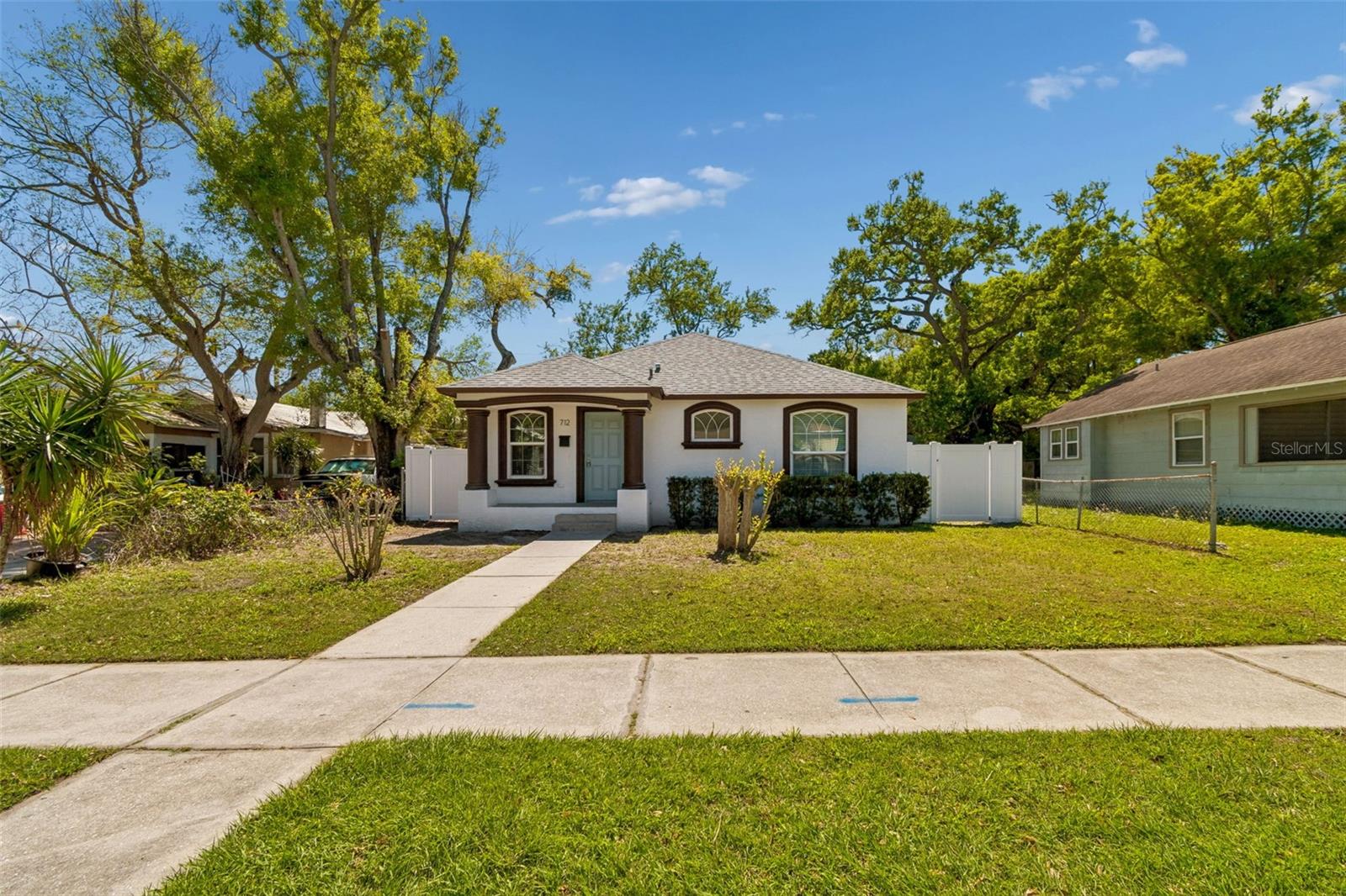 Image 5 of 74 For 712 15th Avenue S