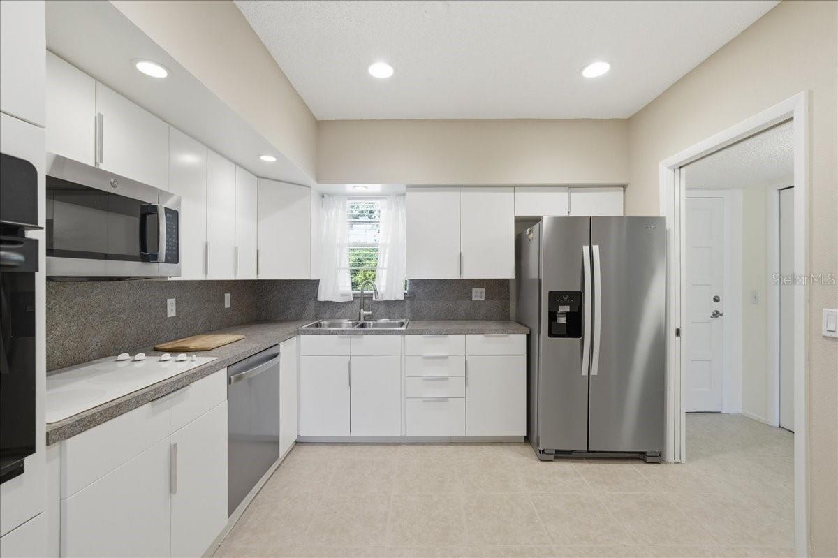 Listing photo id 2 for 2285 Israeli Drive 45