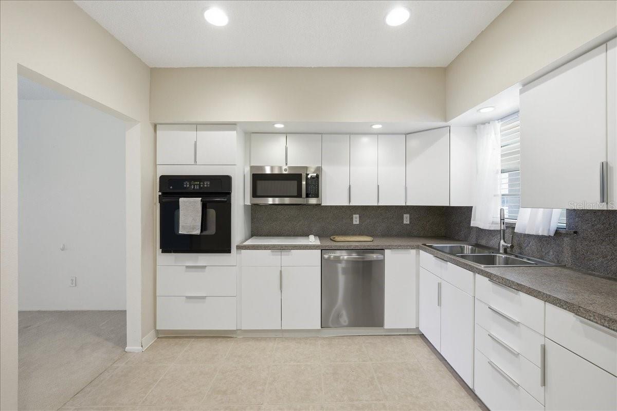 Listing photo id 3 for 2285 Israeli Drive 45