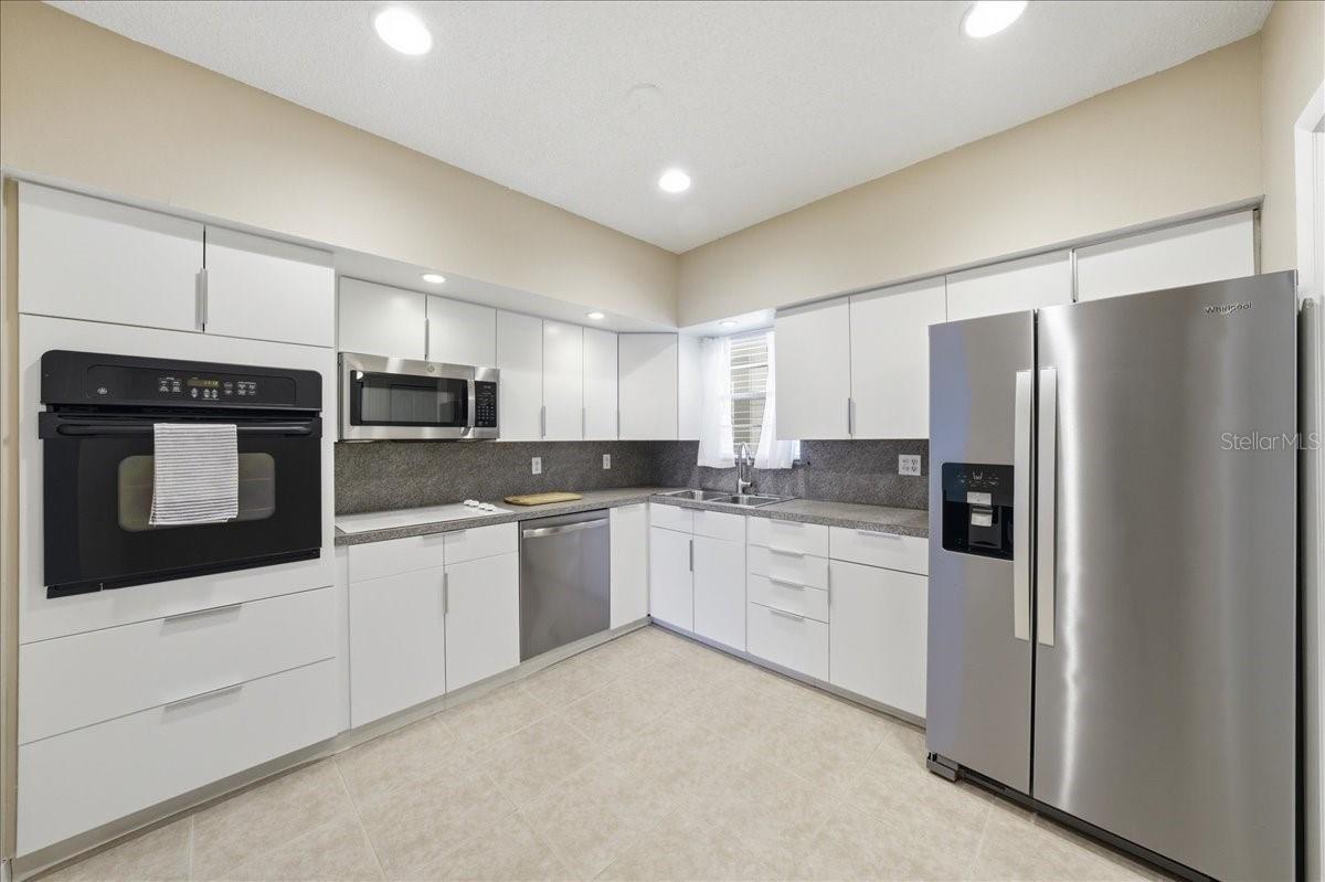 Listing photo id 4 for 2285 Israeli Drive 45