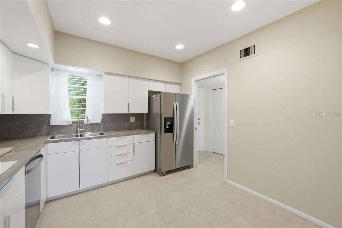 Listing photo id 5 for 2285 Israeli Drive 45