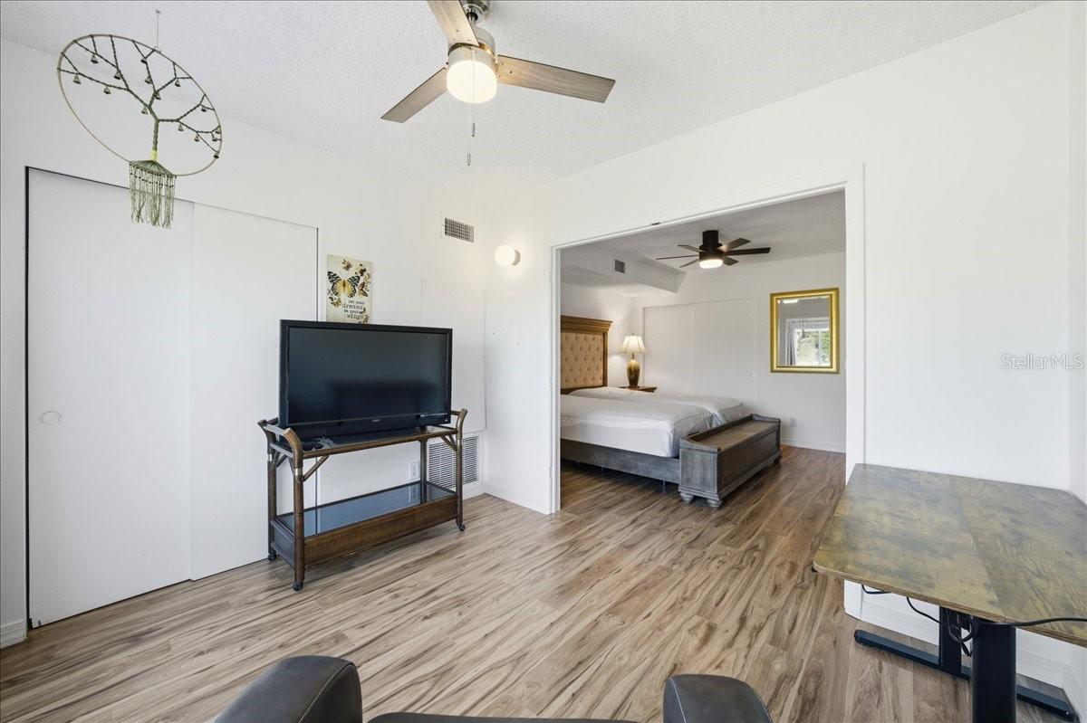 Image 27 of 49 For 2400 Franciscan Drive 38