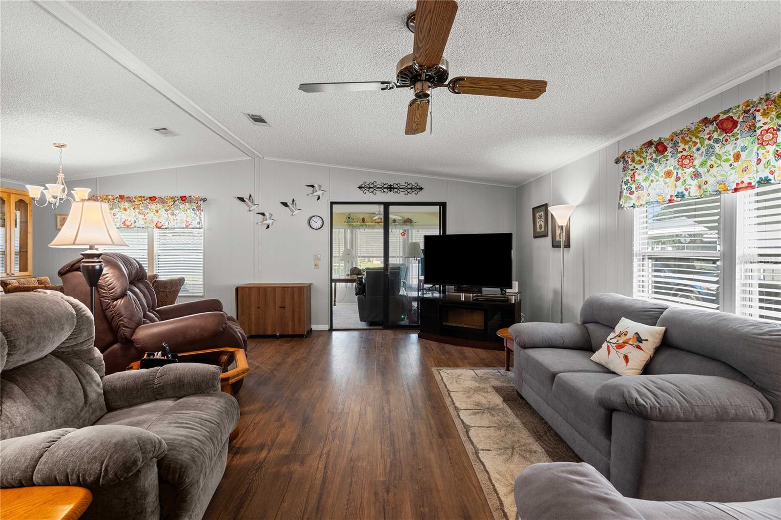 Image 11 of 60 For 36853 Jodi Avenue