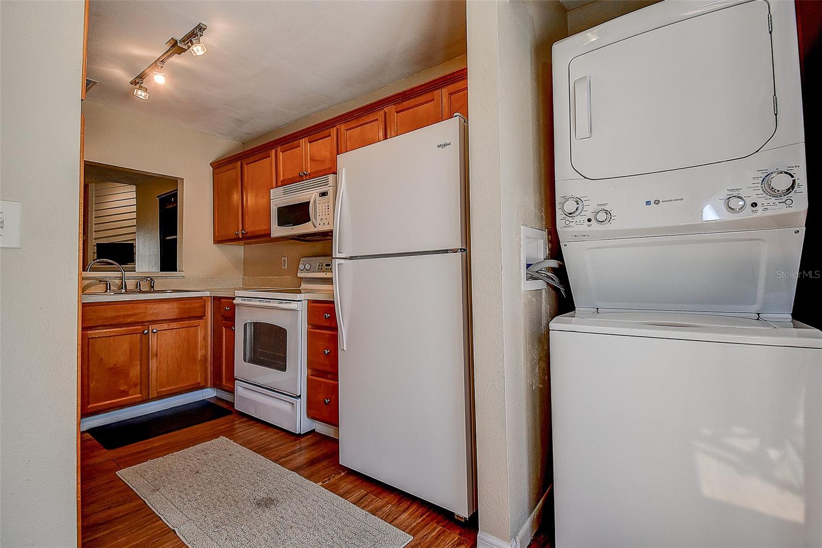 Image 10 of 47 For 215 Lighthouse Court 40215