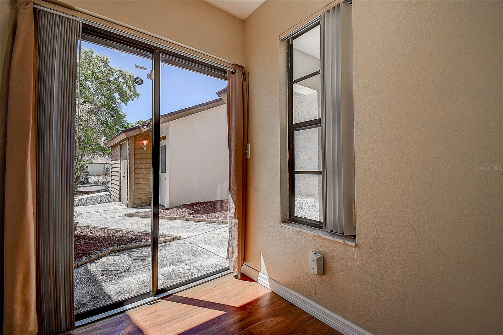 Image 12 of 47 For 215 Lighthouse Court 40215