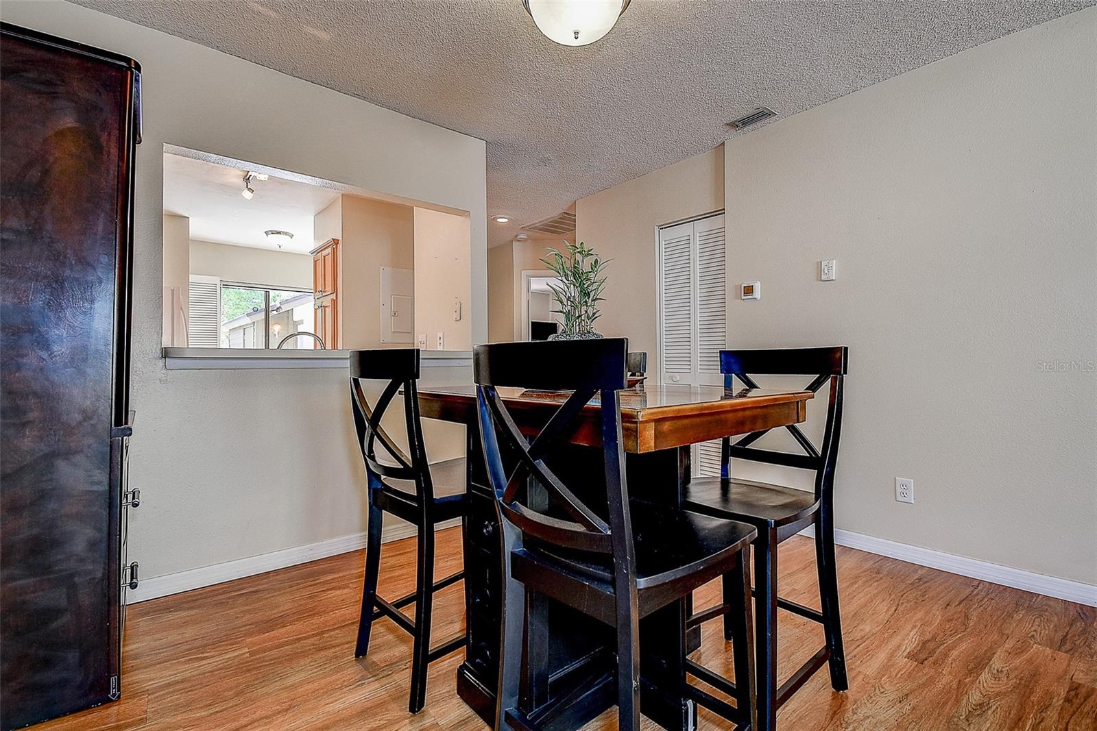 Image 14 of 47 For 215 Lighthouse Court 40215