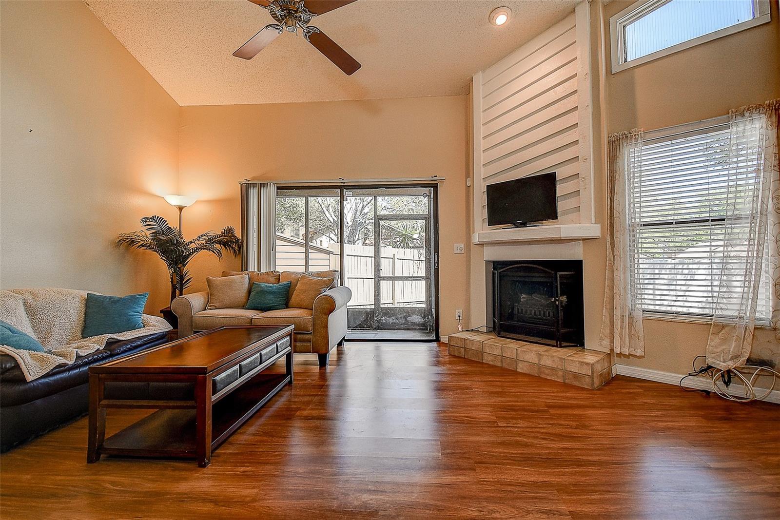 Image 15 of 47 For 215 Lighthouse Court 40215