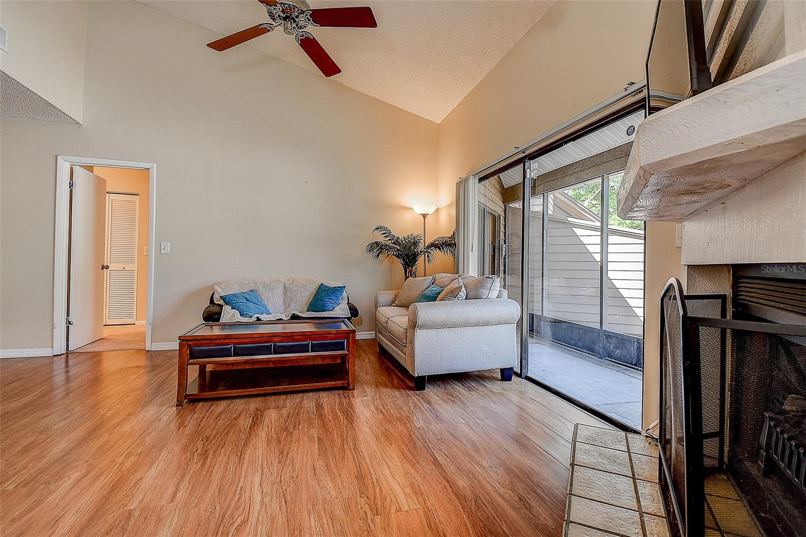 Image 16 of 47 For 215 Lighthouse Court 40215