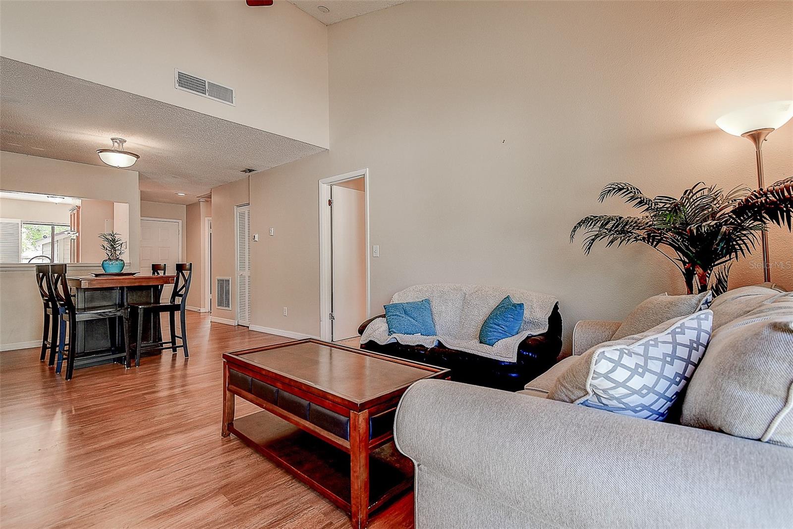 Image 18 of 47 For 215 Lighthouse Court 40215