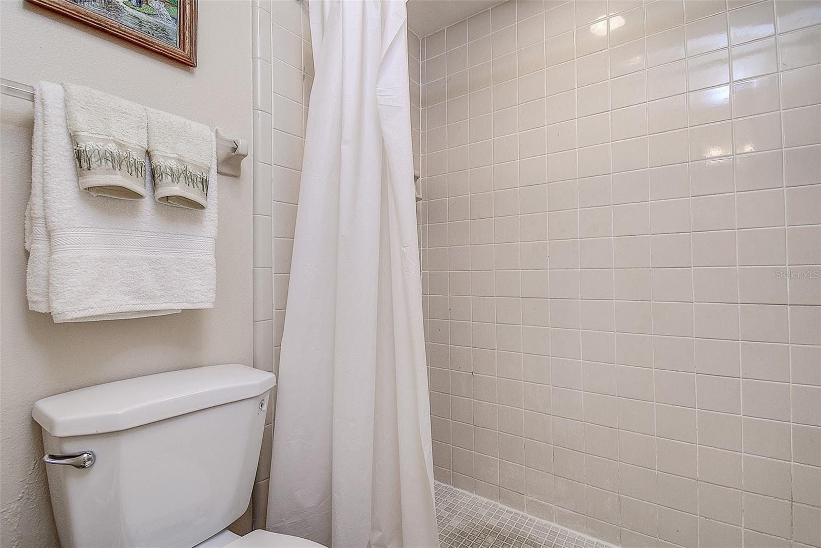 Image 24 of 47 For 215 Lighthouse Court 40215