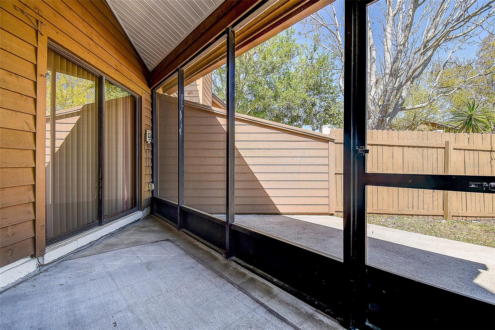 Image 27 of 47 For 215 Lighthouse Court 40215