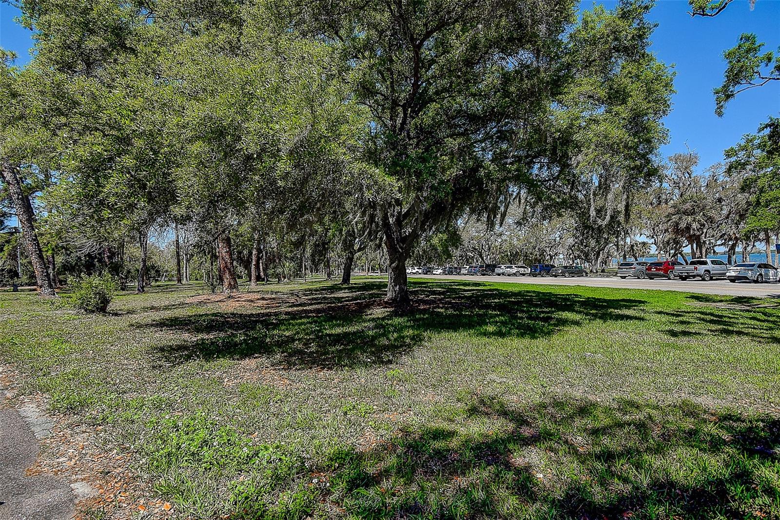 Image 33 of 47 For 215 Lighthouse Court 40215