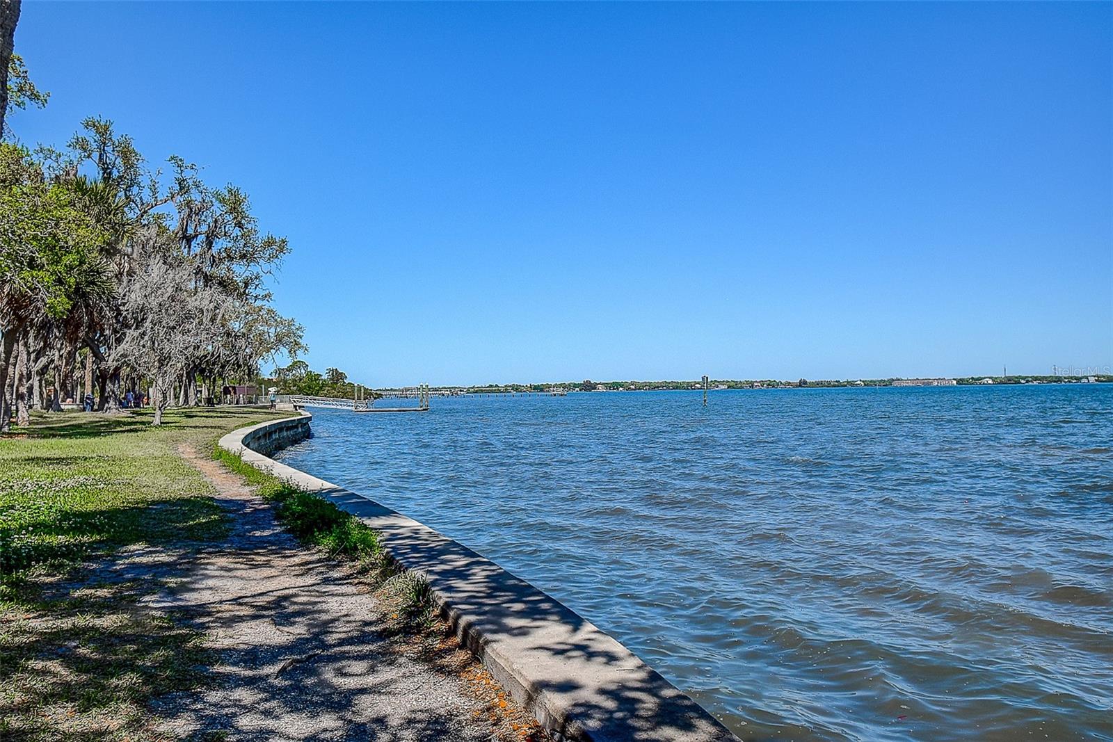 Image 36 of 47 For 215 Lighthouse Court 40215