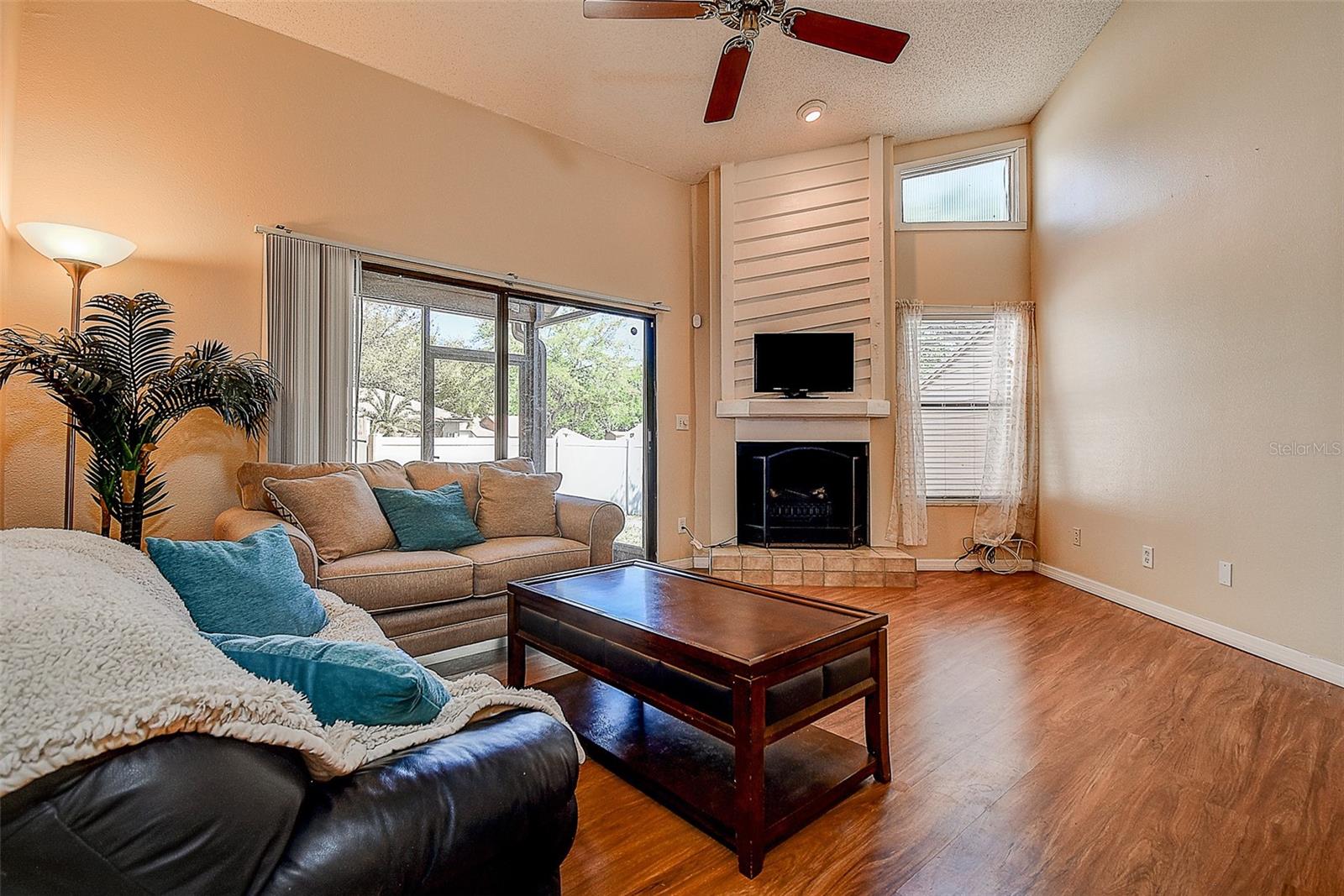 Image 7 of 47 For 215 Lighthouse Court 40215