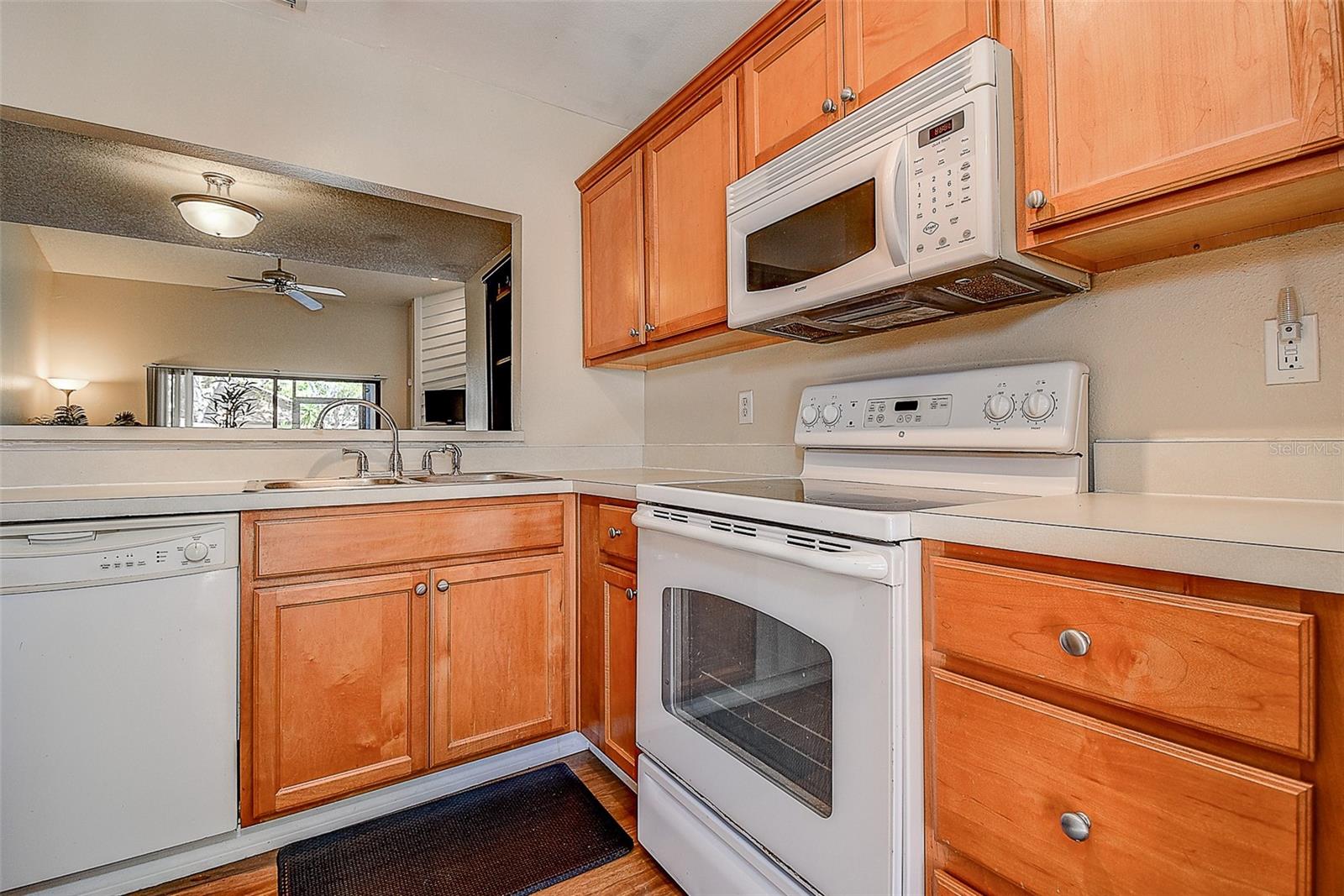 Image 8 of 47 For 215 Lighthouse Court 40215