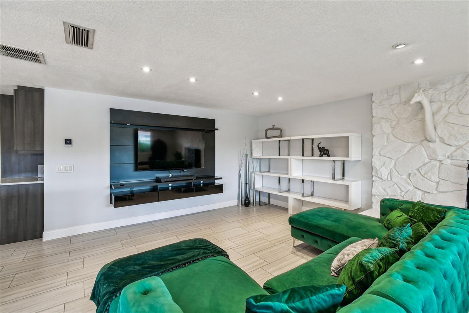 Image 44 of 100 For 221 Howard Drive