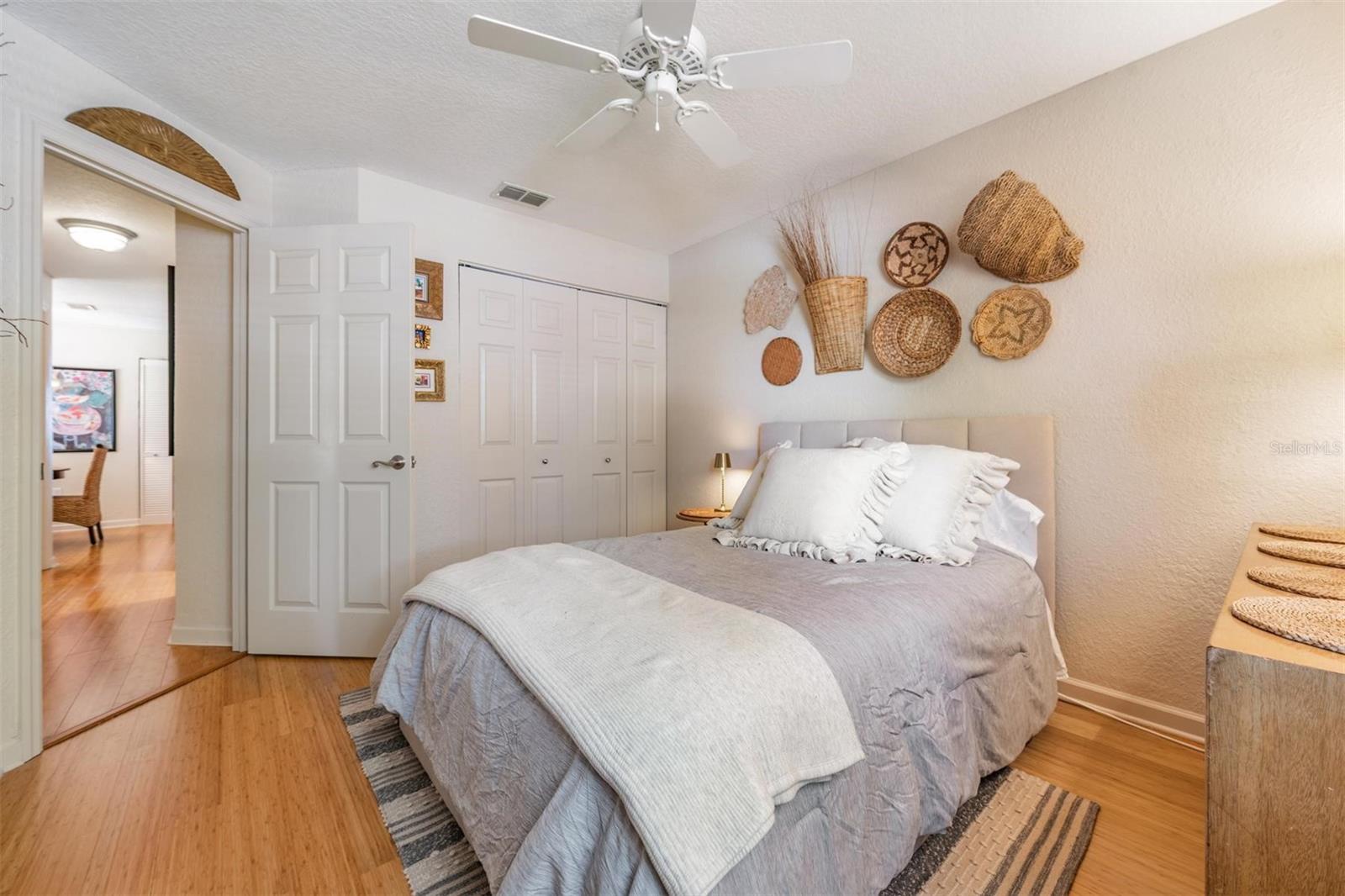 Image 15 of 38 For 10103 Sailwinds Boulevard N 201