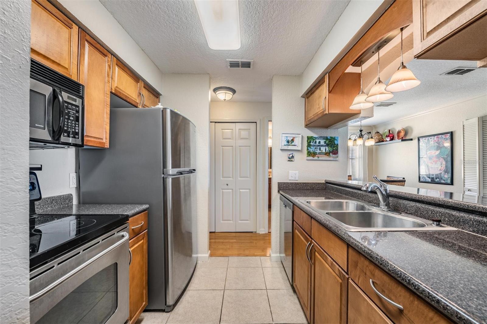 Image 5 of 38 For 10103 Sailwinds Boulevard N 201