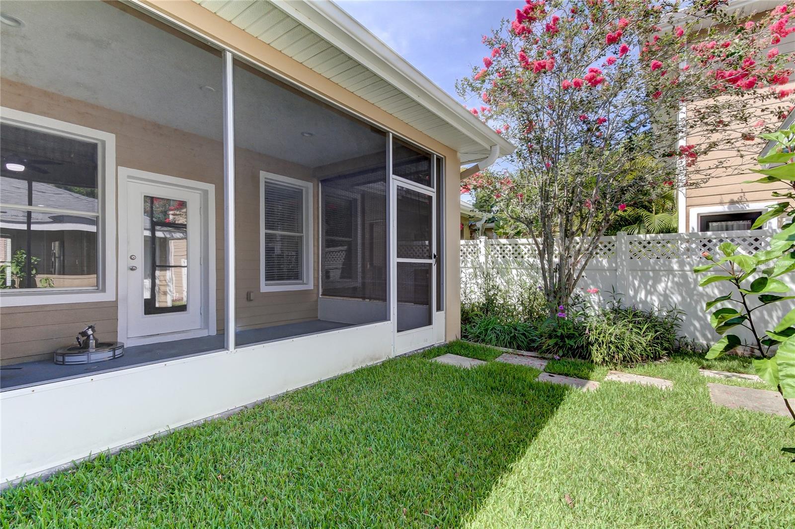 Image 4 of 55 For 14606 Bournemouth Road