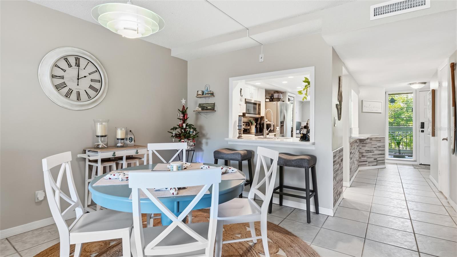 Image 10 of 34 For 318 Windrush Boulevard 9