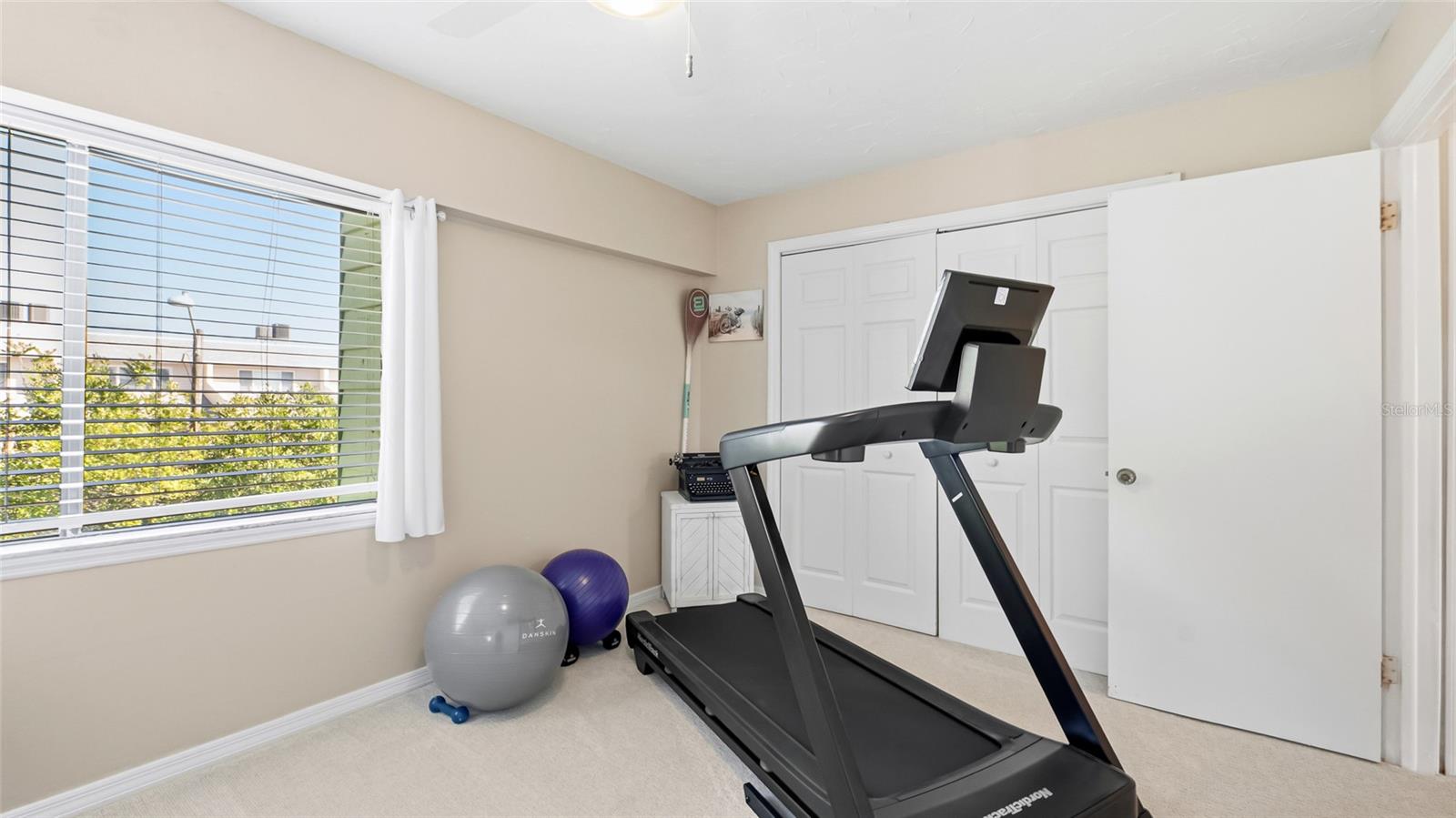 Image 22 of 34 For 318 Windrush Boulevard 9