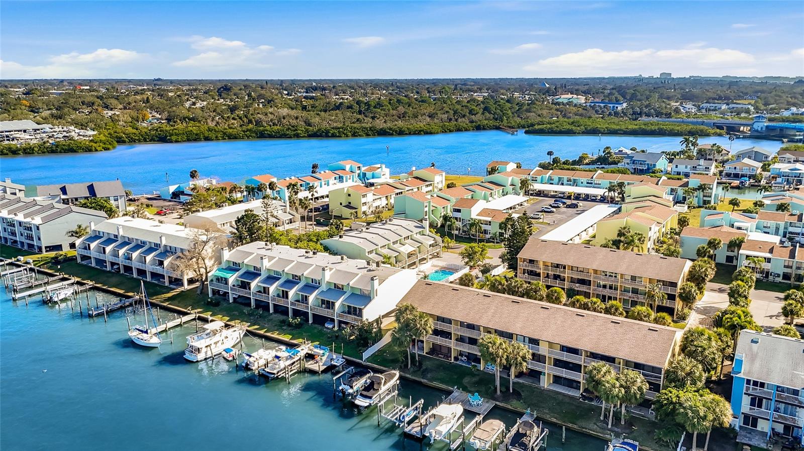 Image 32 of 34 For 318 Windrush Boulevard 9