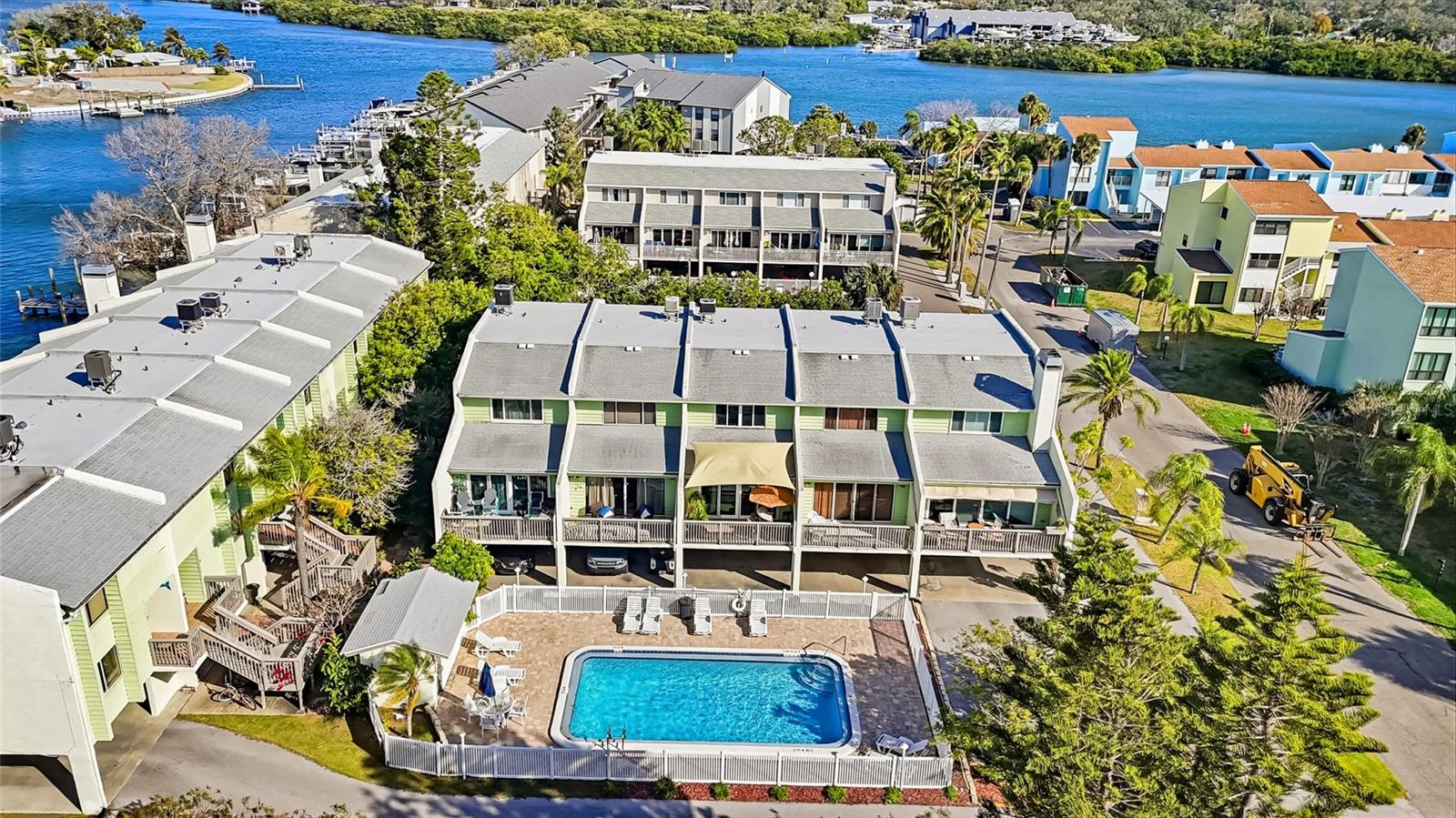 Image 34 of 34 For 318 Windrush Boulevard 9