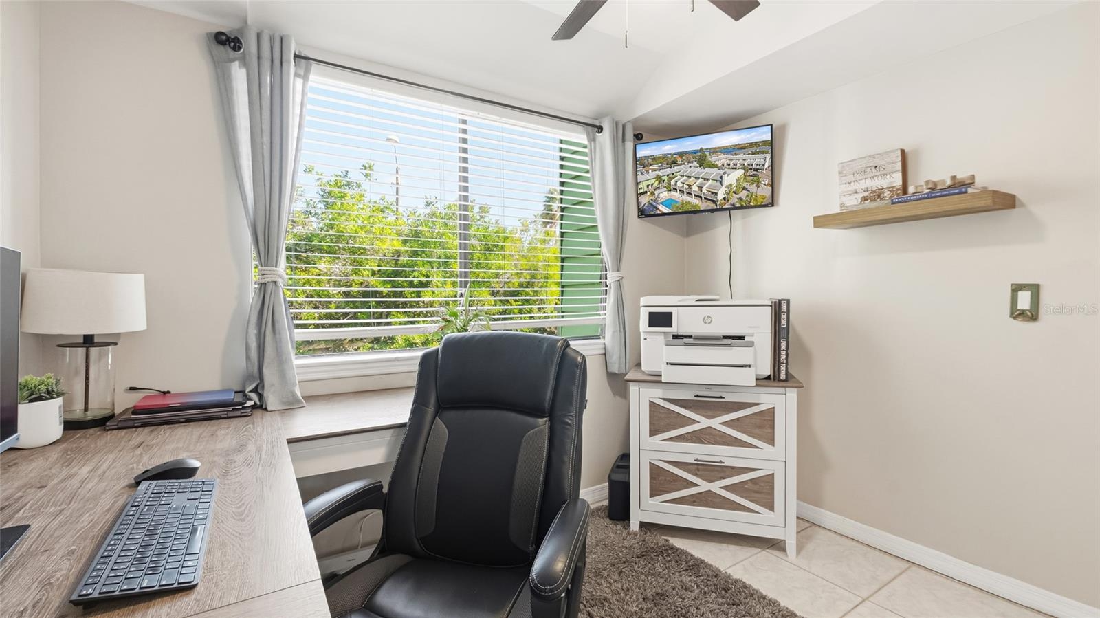 Image 4 of 34 For 318 Windrush Boulevard 9