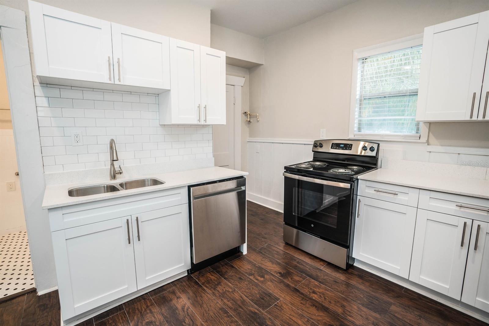 Image 12 of 30 For 409 Jean Street 4