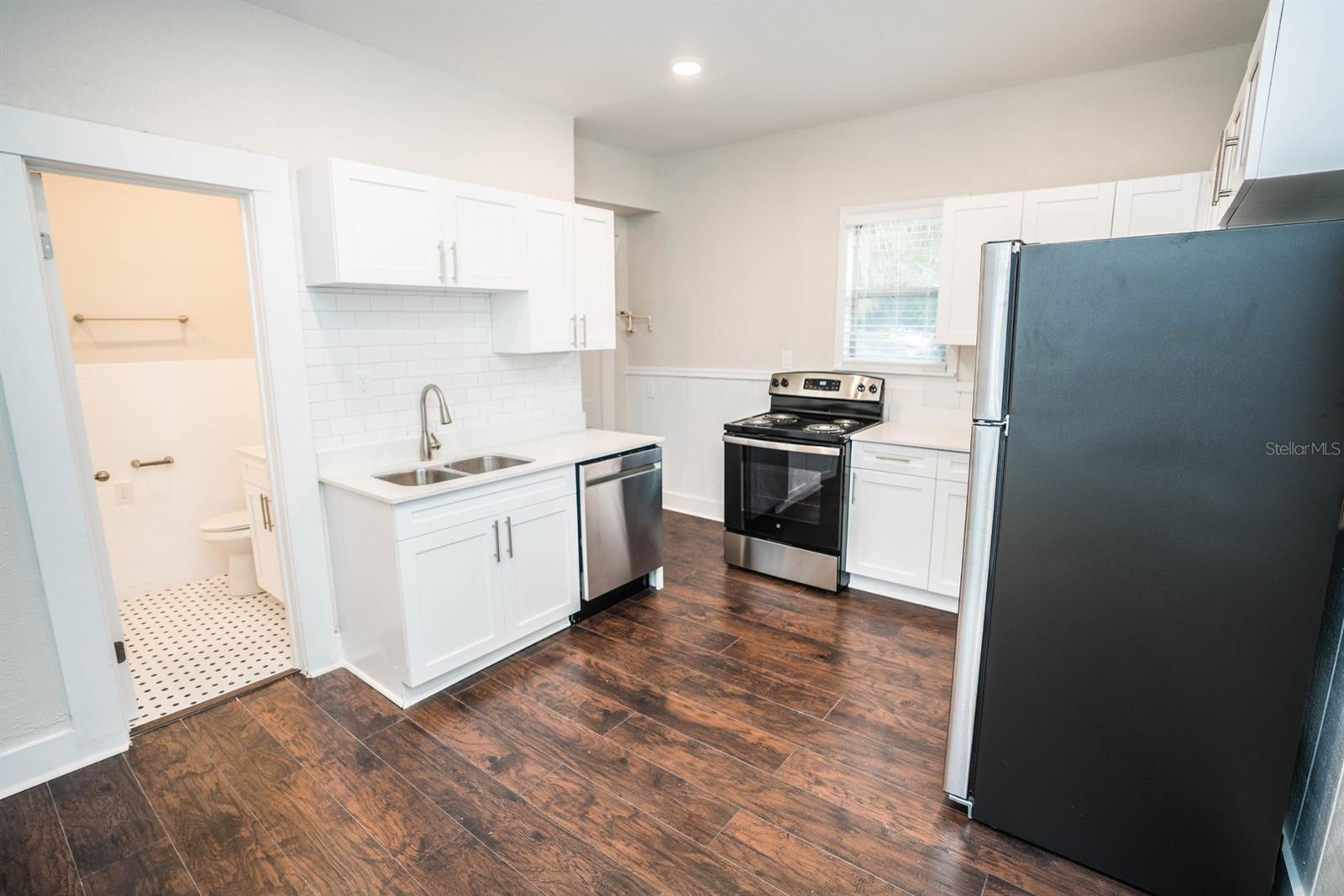 Image 14 of 30 For 409 Jean Street 4