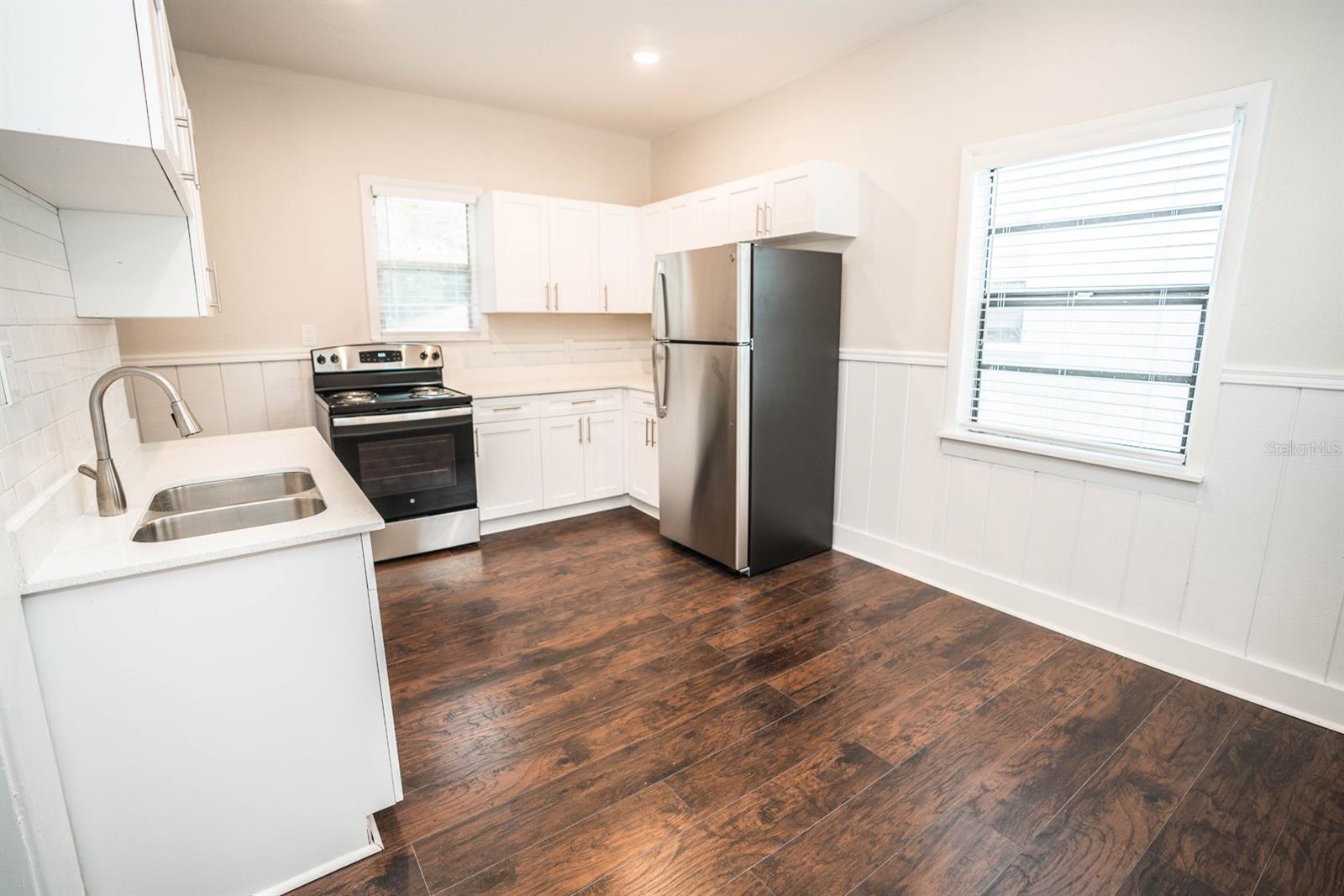 Image 15 of 30 For 409 Jean Street 4