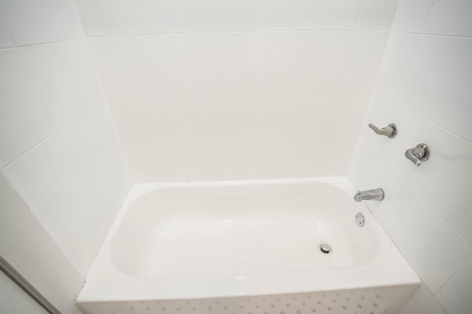 Image 25 of 30 For 409 Jean Street 4