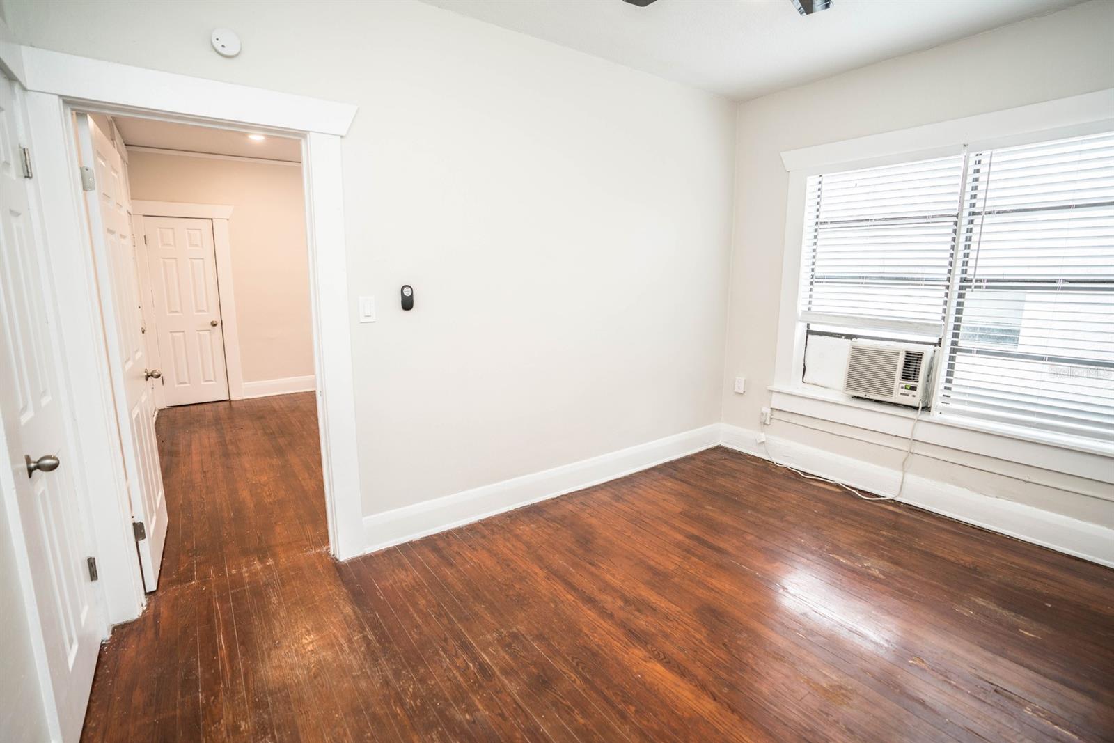 Image 6 of 30 For 409 Jean Street 4