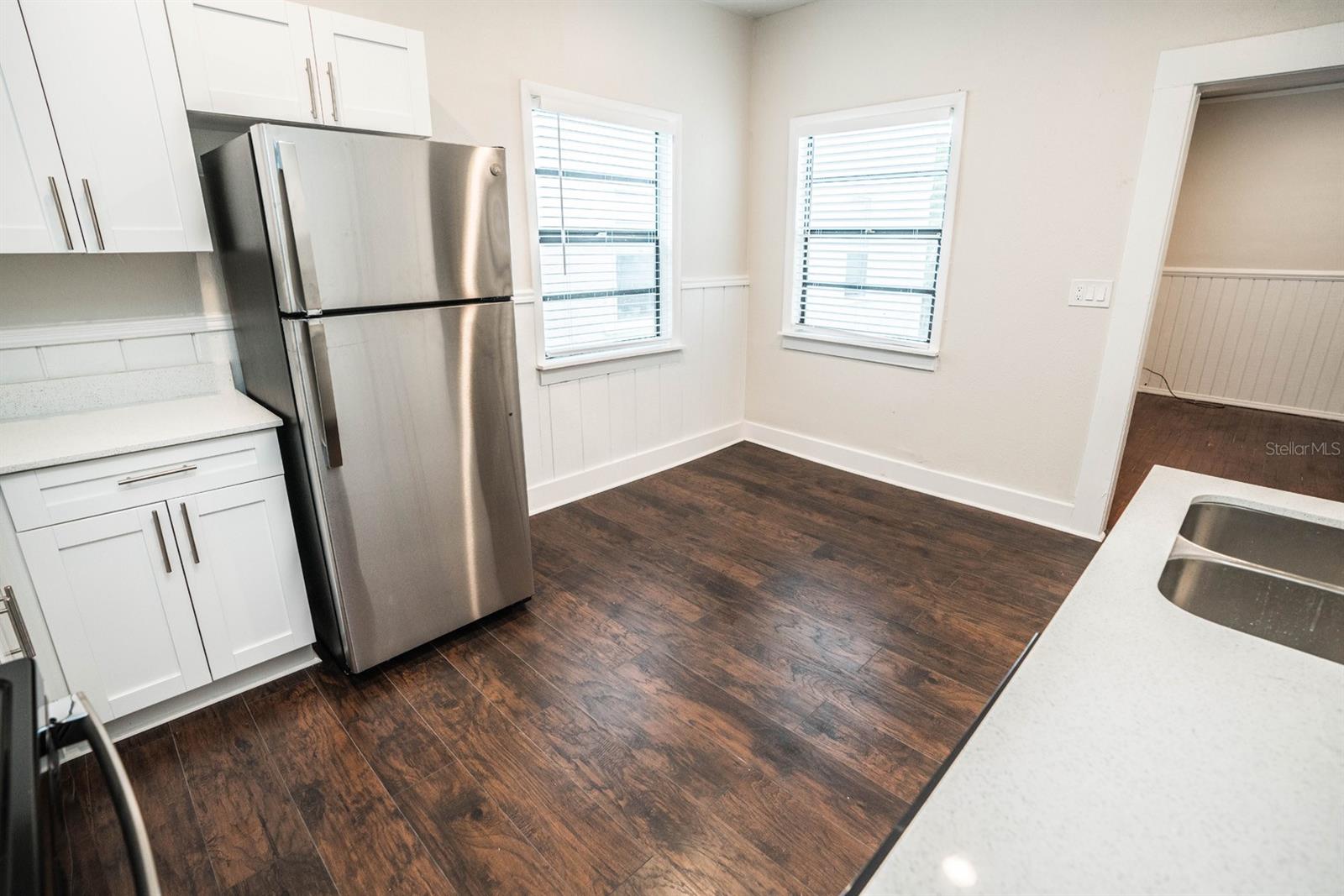 Image 8 of 30 For 409 Jean Street 4