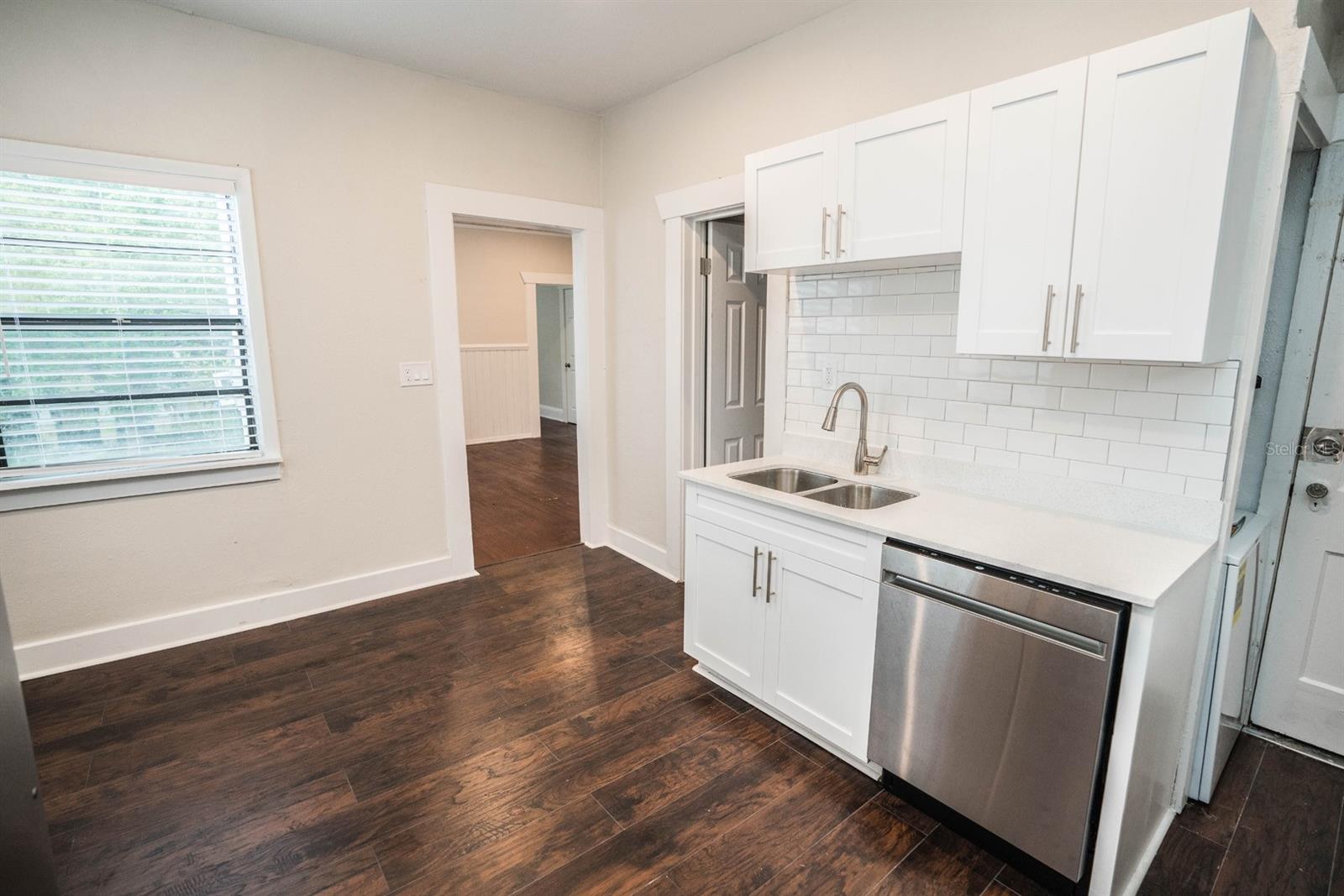 Image 9 of 30 For 409 Jean Street 4