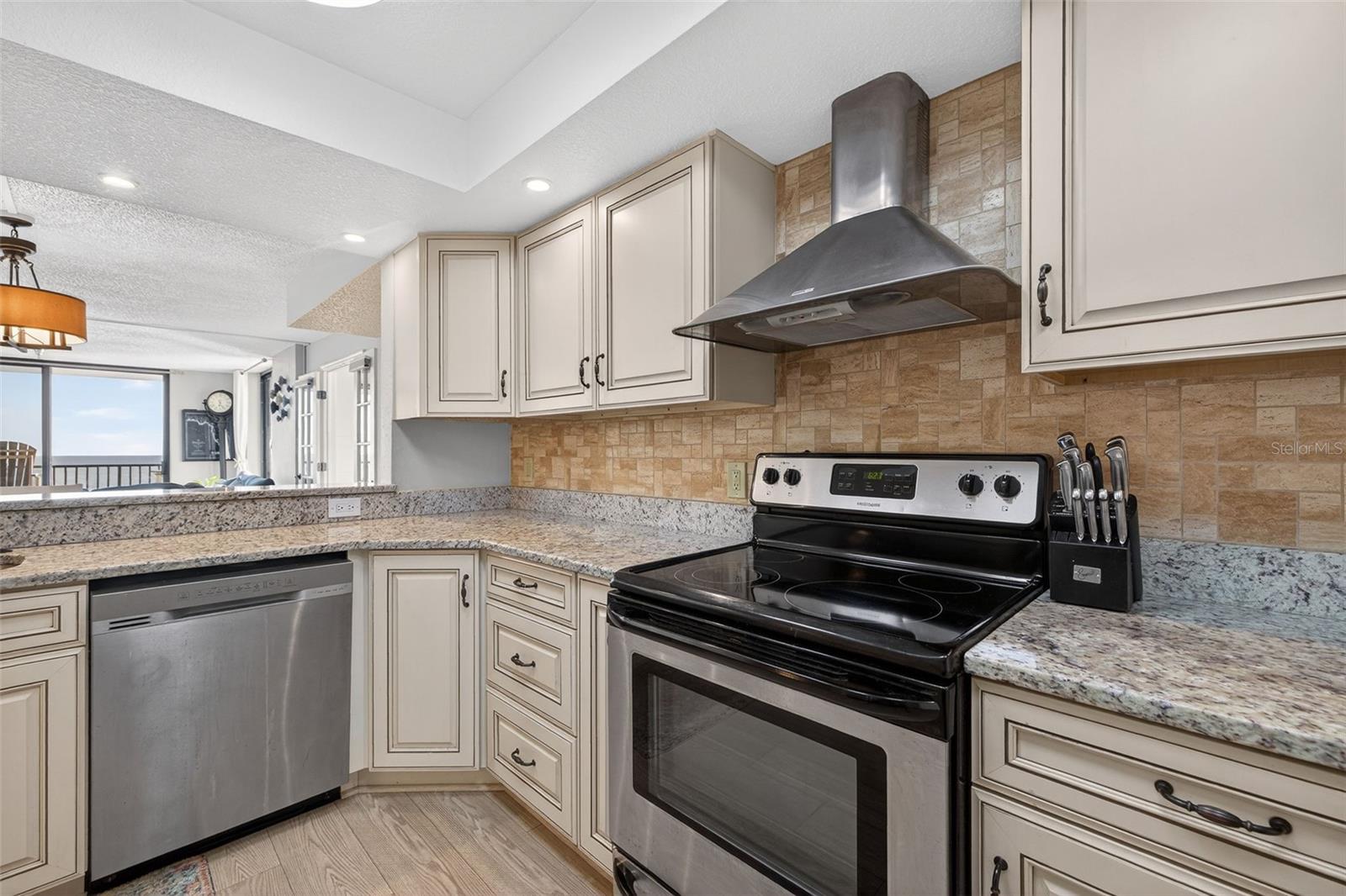 Image 10 of 43 For 15316 Gulf Boulevard 903