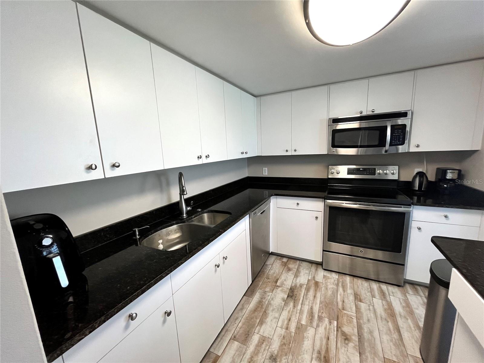 Image 26 of 80 For 880 Mandalay Avenue N414