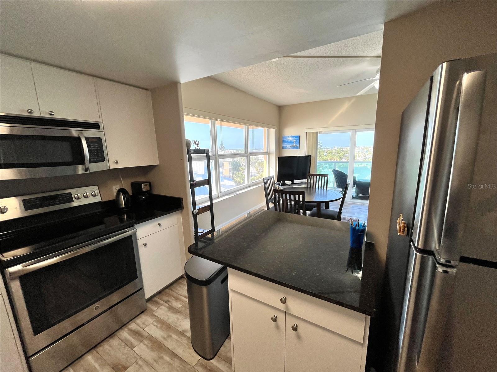 Image 29 of 80 For 880 Mandalay Avenue N414