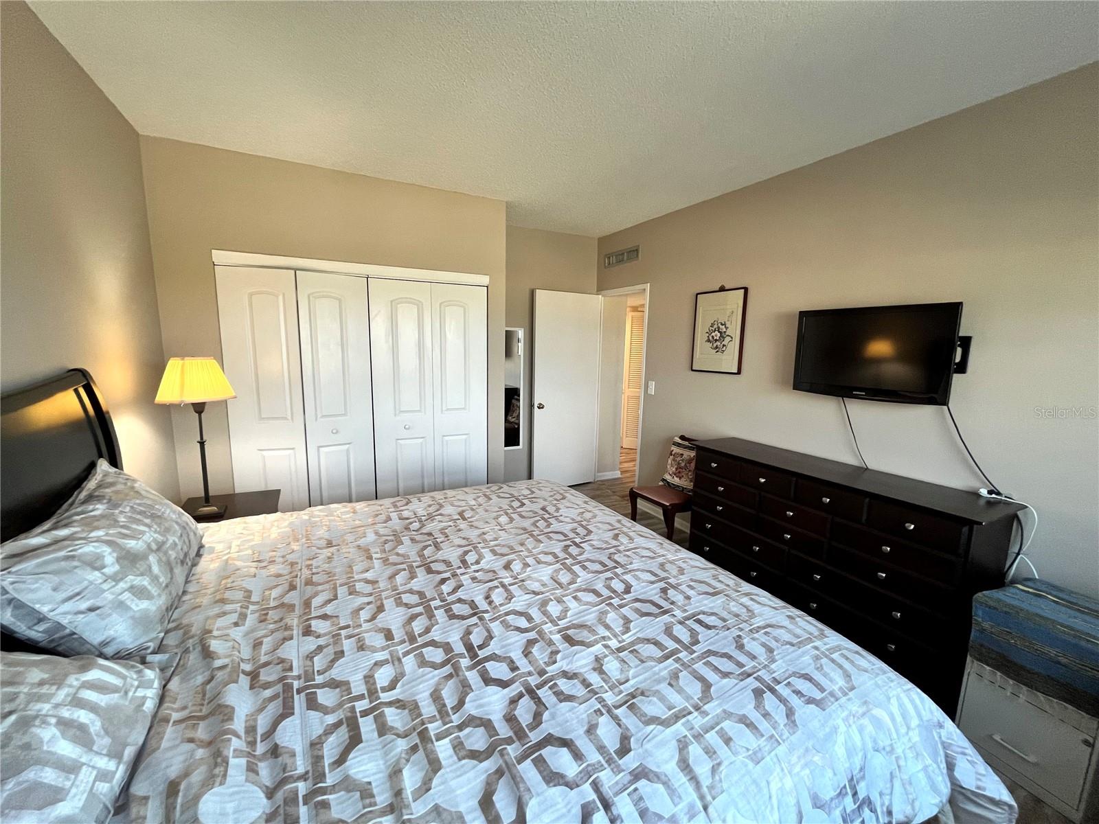 Image 39 of 80 For 880 Mandalay Avenue N414